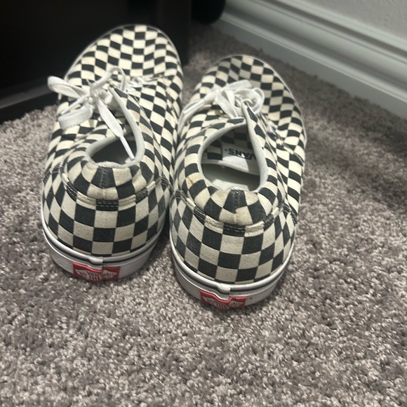 Vans - Picture 3 of 5